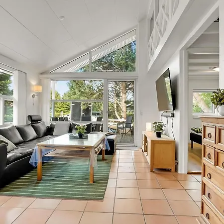 4 Bedroom Cozy In Vaeggerlose Boto By
