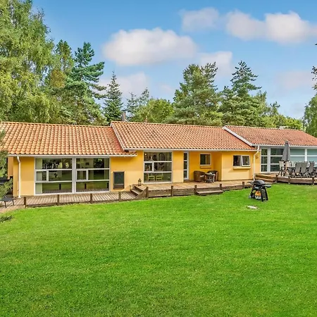 Дом отдыха 4 Bedroom Cozy In Vaeggerlose *