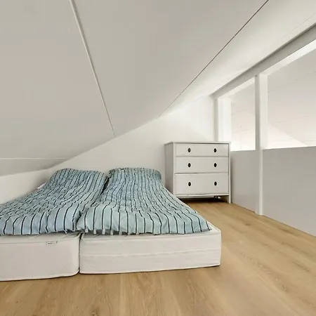 4 Bedroom Cozy In Vaeggerlose Casa de Férias